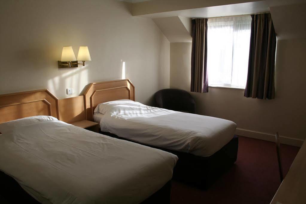 Days Inn Chester East Exterior foto